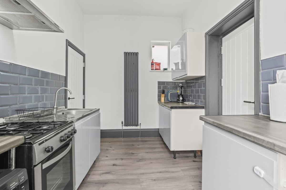Modern Cozy Apartment *